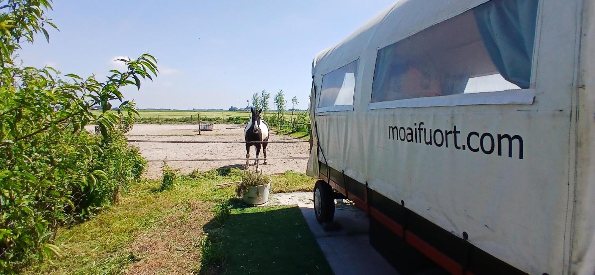 Hotel De Huifkar, Trekkershut Bij Sneek Hommerts Exterior foto